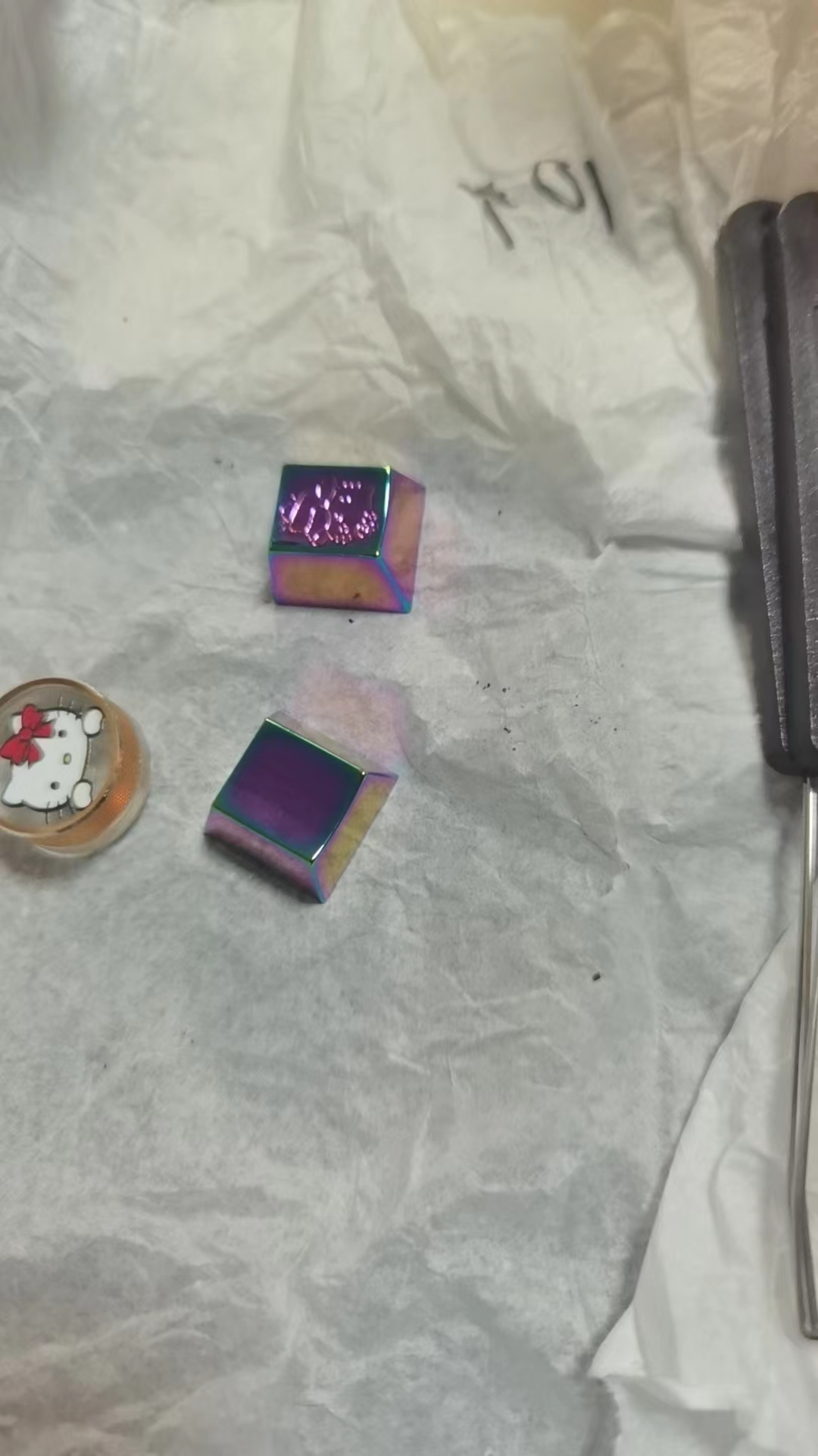 寻求pvd真空镀加工厂，新开模具的产品，目前预估月都有上万件