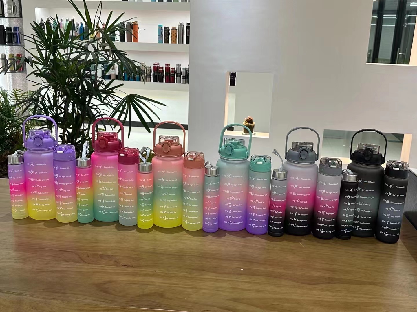 寻求自动线喷油的加工厂，一个月几十万件，材质是abs的