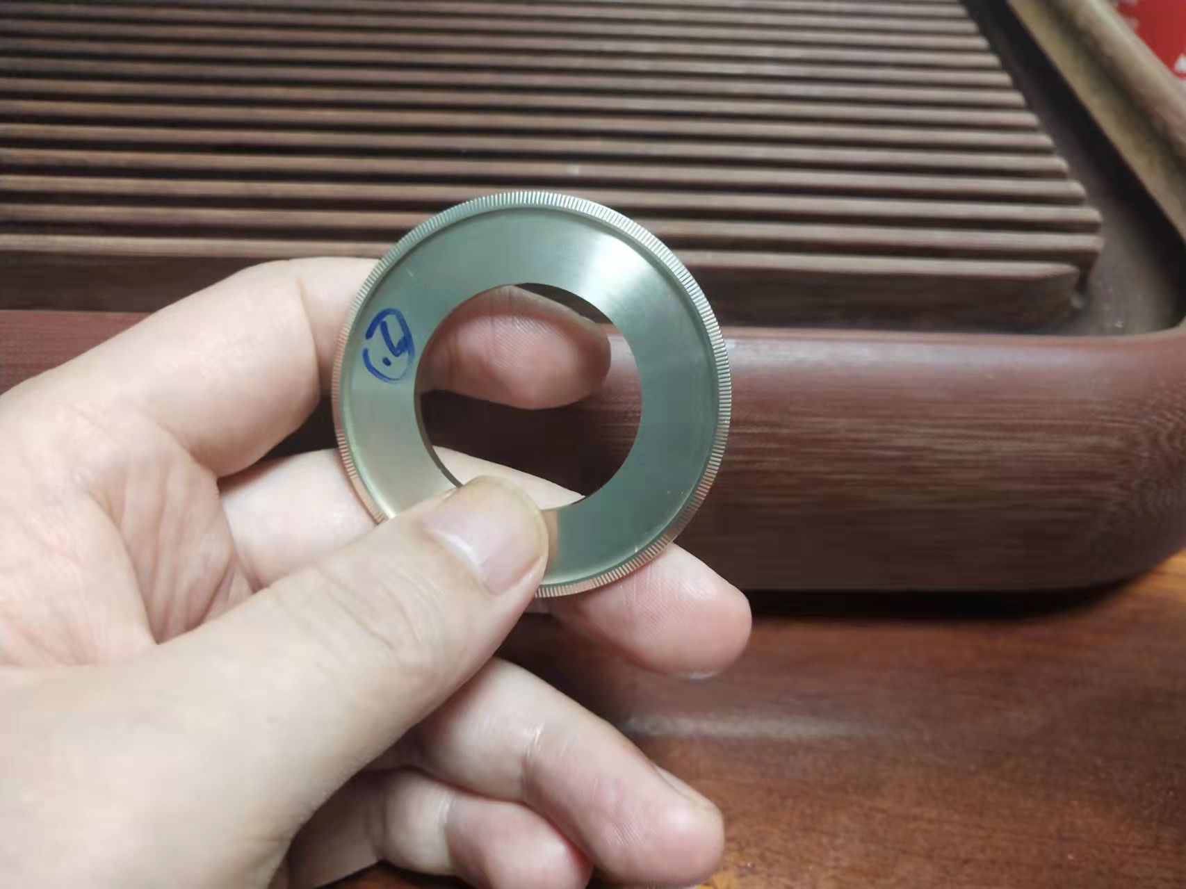 寻能做批花产品的加工厂，月需求一百万件，材质是铝的