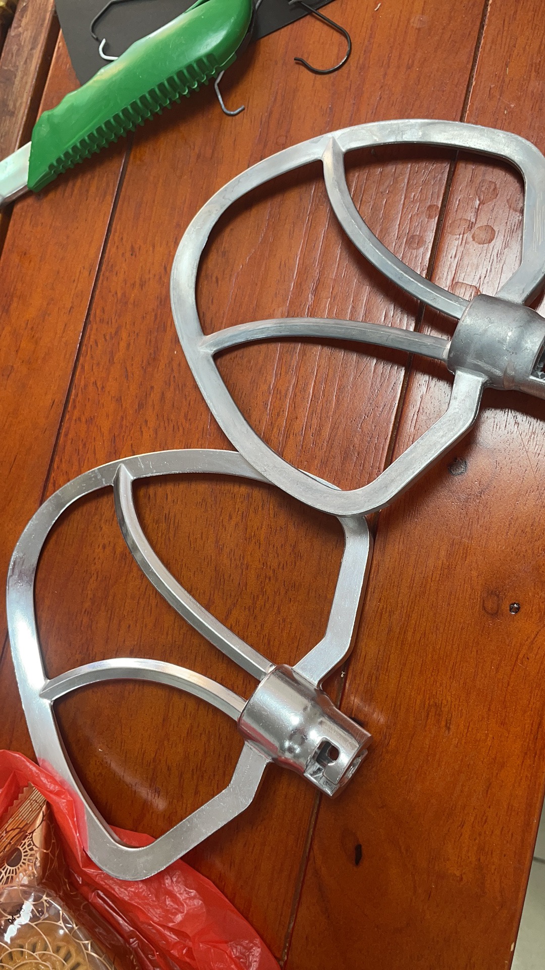 寻找钢珠研磨振光机磨光加工厂，量批次几万件，如图