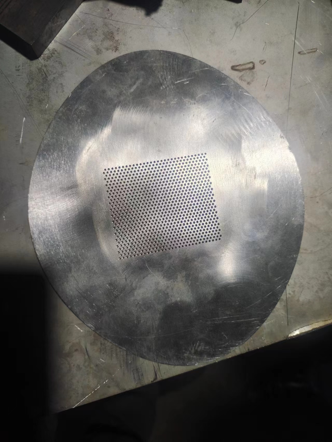 寻蚀刻加工的加工厂，量还可以，月三万件左右