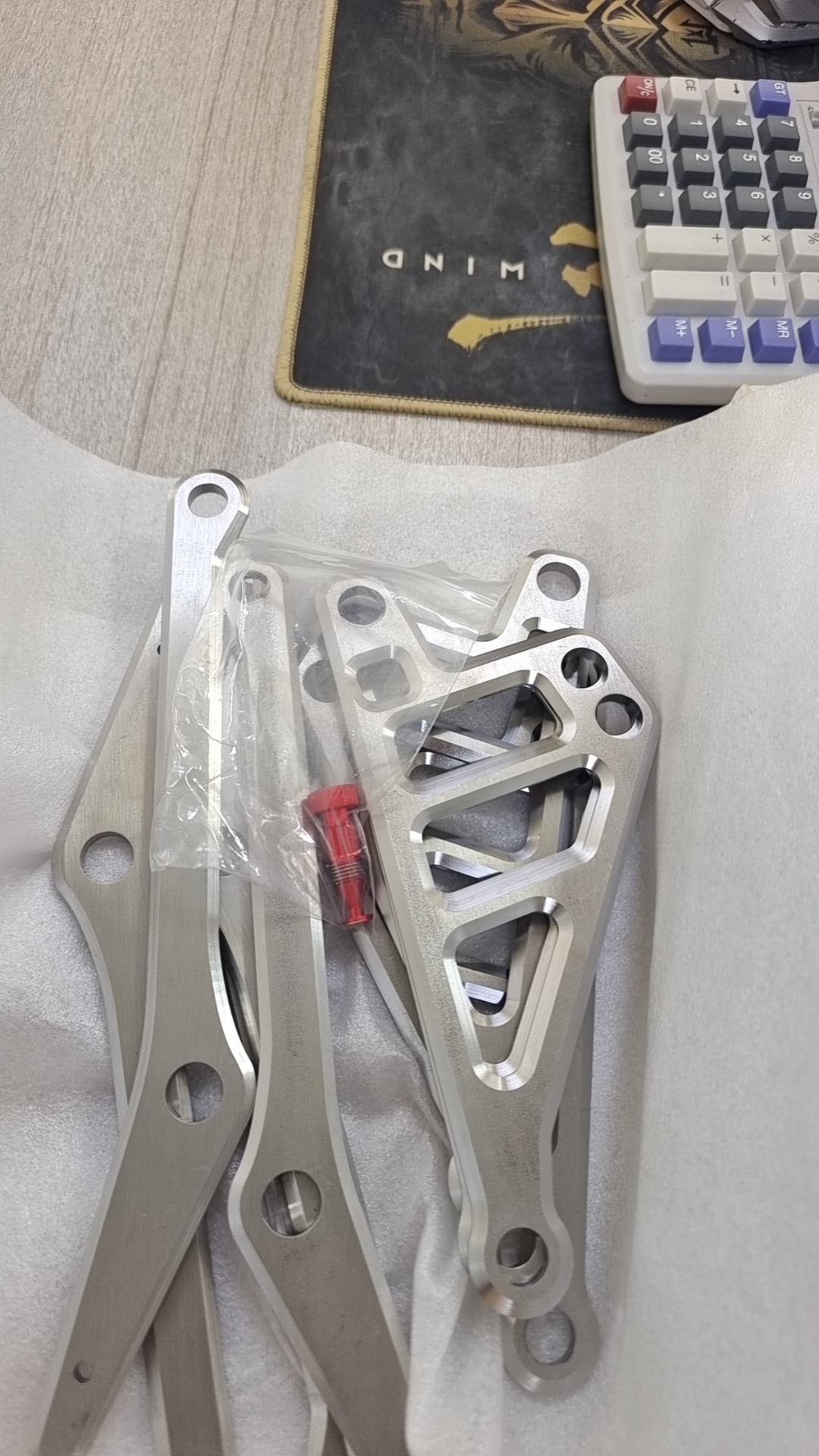 寻东坑附近五金件喷粉加工厂，月需求一千套，一套两个件