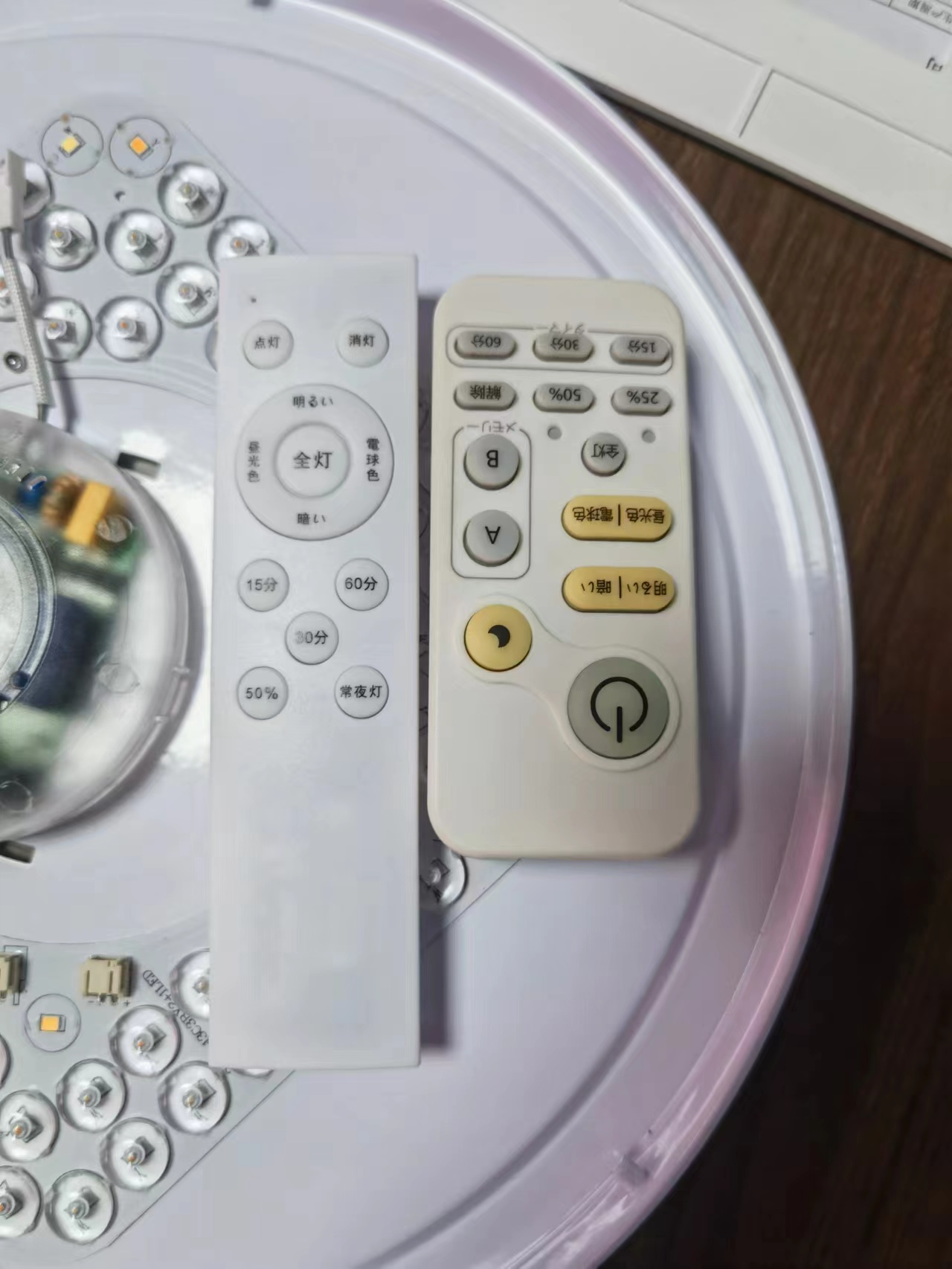 急寻如图此两款摇控制器外壳或类似也可以，数量每个月五六千