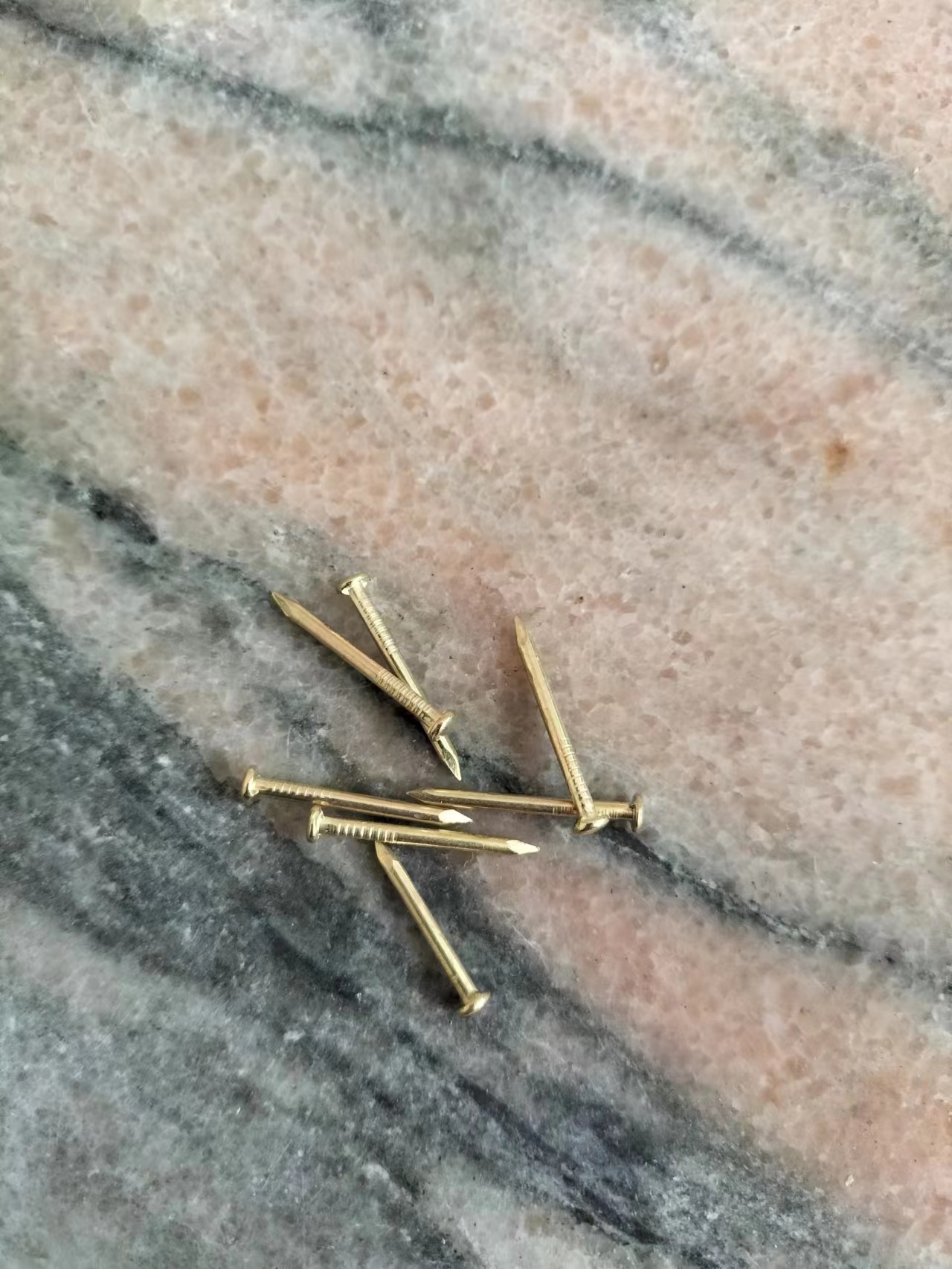 寻能做铁材质钉子的加工厂，如图，一个月量80万件