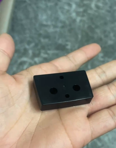 寻可做塑胶件电镀银色的加工厂，目前先做两千件