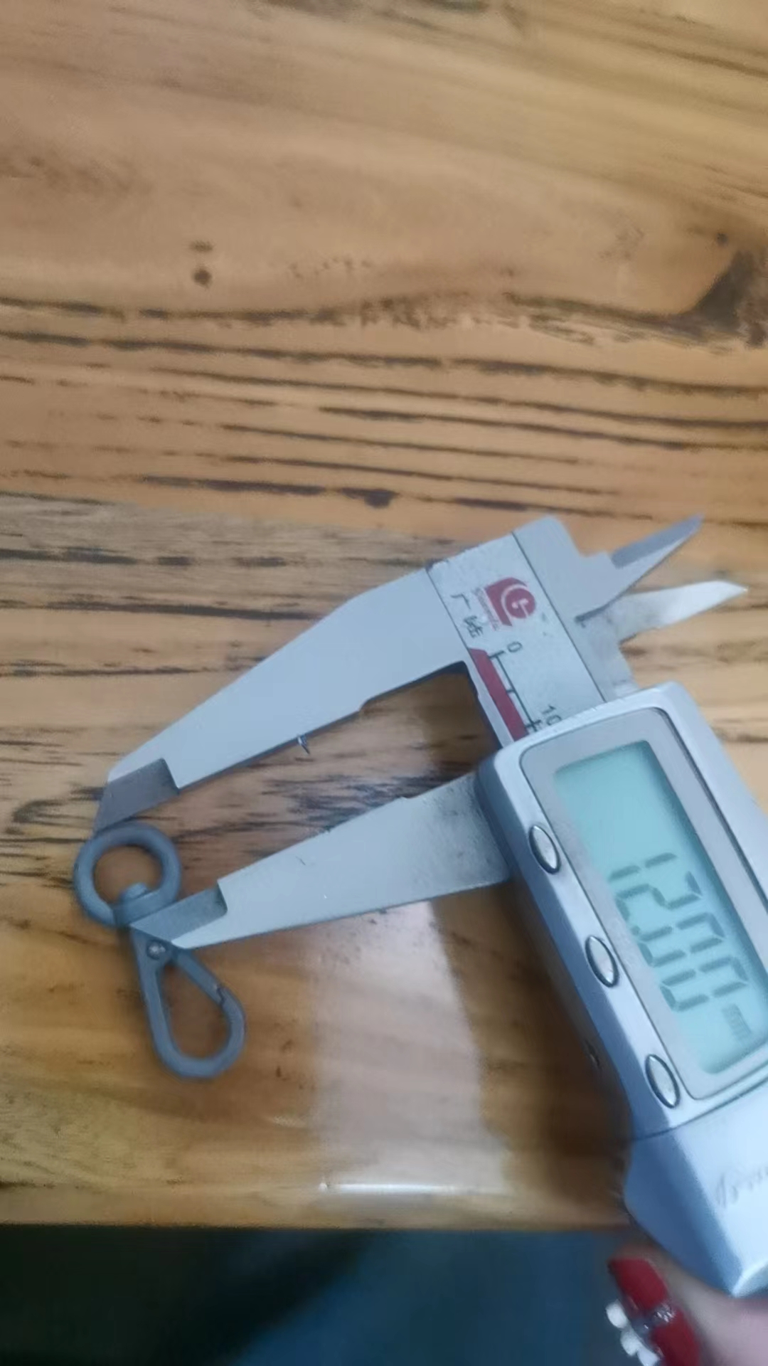 可做锌合金狗扣件的加工厂，首单十万件，如图工件