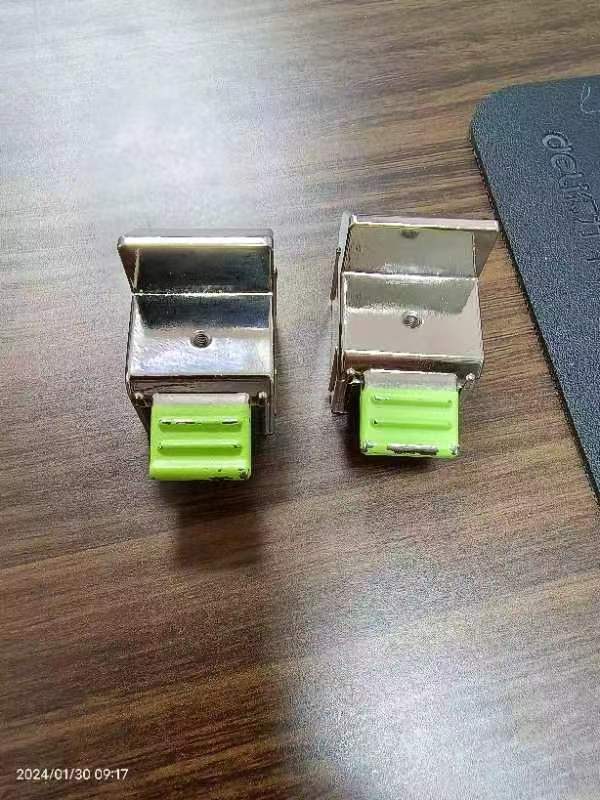 寻求东莞一带脱漆合作的加工厂，目前有两千件，生产还在进行中