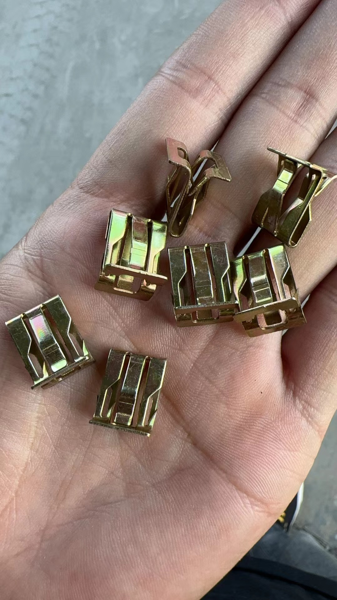 寻求东莞周边电镀五彩锌加工厂，新产品，目前批次几百公斤，试产阶段