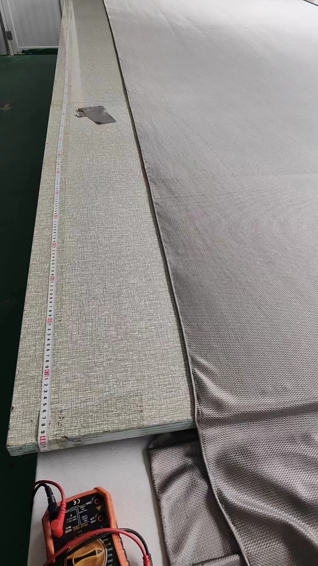 寻镀钼加工厂，目前有五六千匹，如图，材料是布， 是一卷一卷的