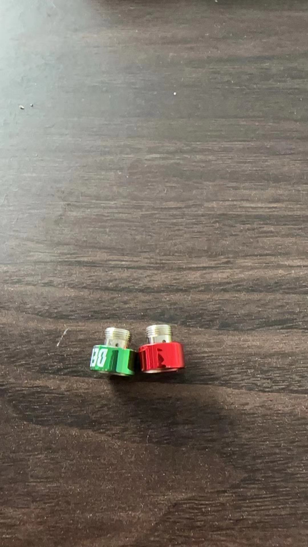 寻求电镀/喷油红色和绿色加工厂，前期要打样确定颜色样板效果