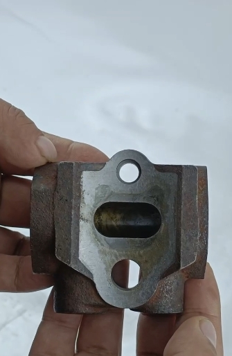 寻找铸造一次成型的加工厂，批次两千件，球墨铸铁材质，如图，开模具
