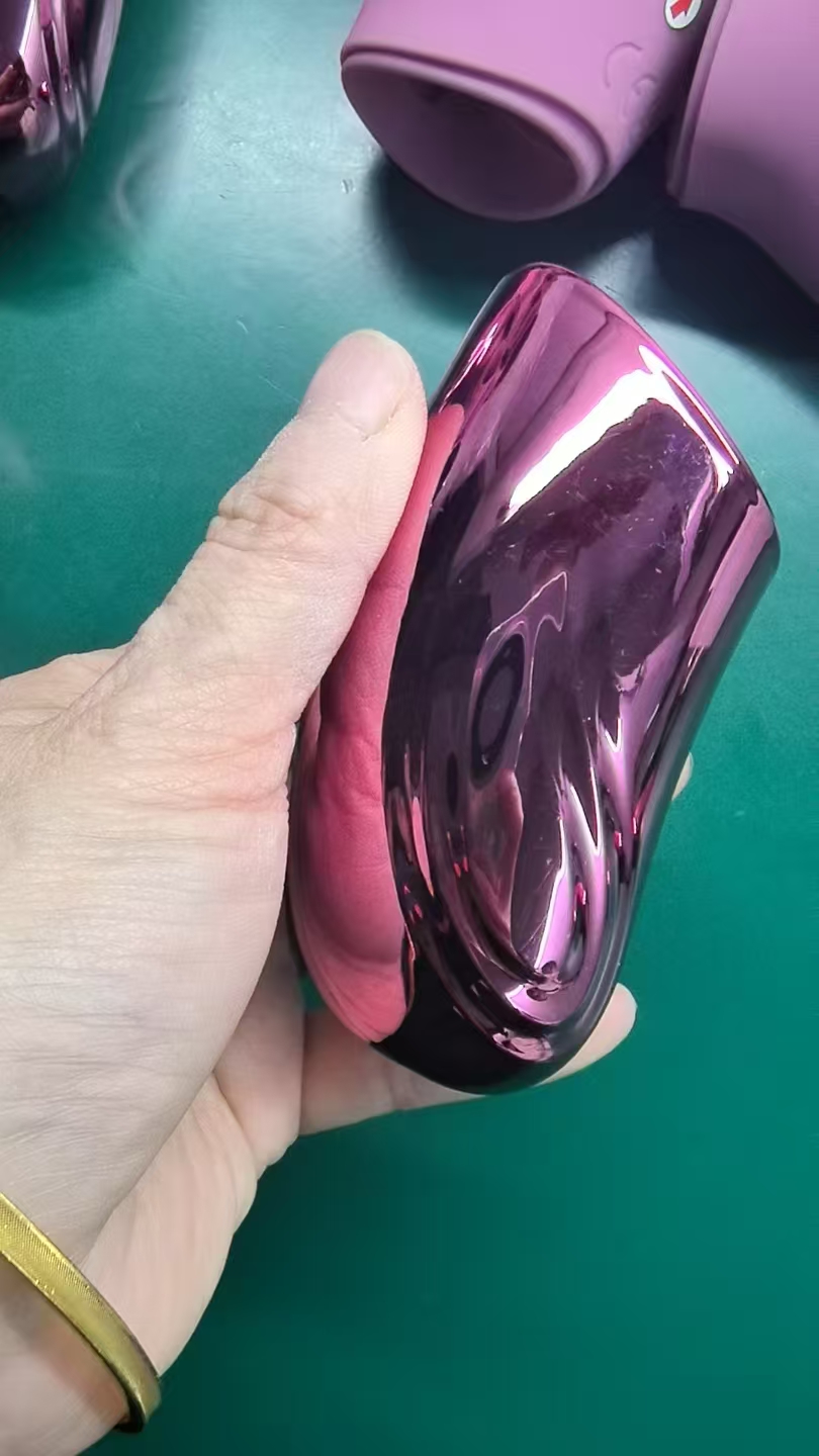 寻真空镀电镀合作加工厂，一批最少三千，长期合作，一个月很多批，有很多款的