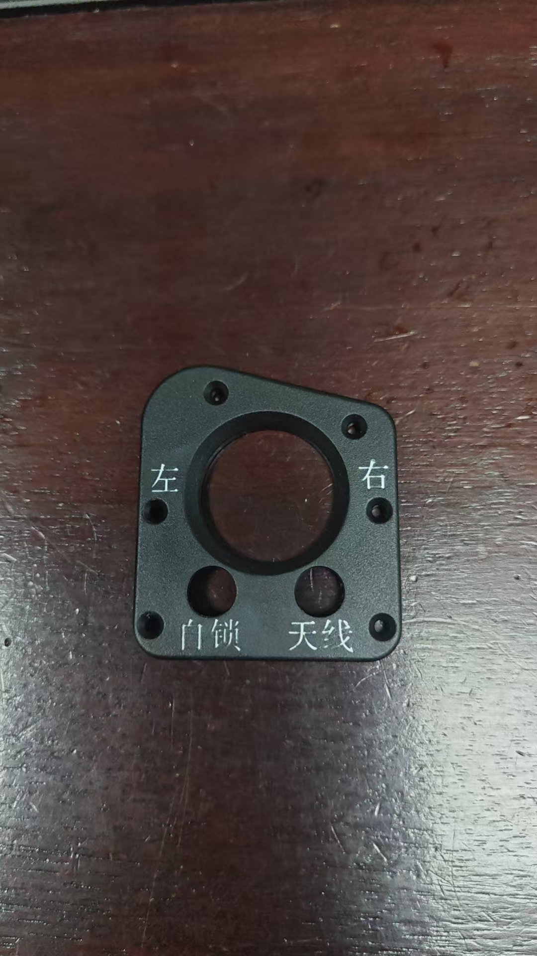 我司帮我客户找点胶工艺的厂家，量还可以的，是一款abs+pc塑胶件