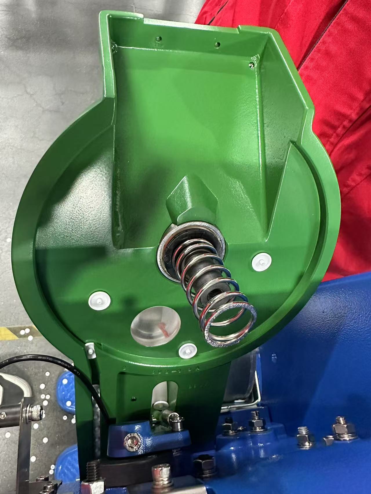 寻五金喷油加工厂，一个月大概5-10万货款，货源稳定，已经做了10年的产品