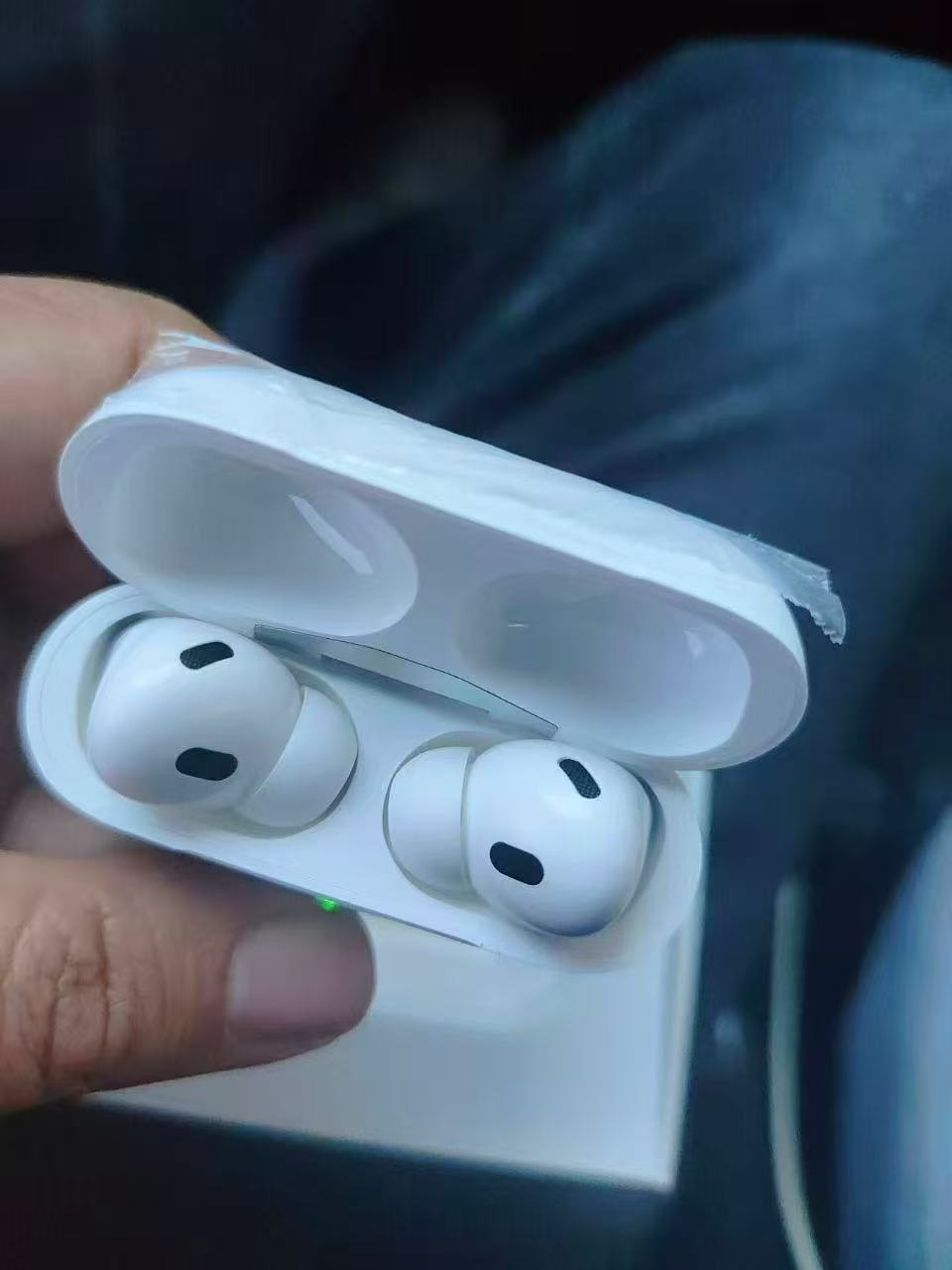 寻求注塑塑胶加工厂，量还可以，月需求9000套，材质是abs的，是蓝牙耳机产品，包