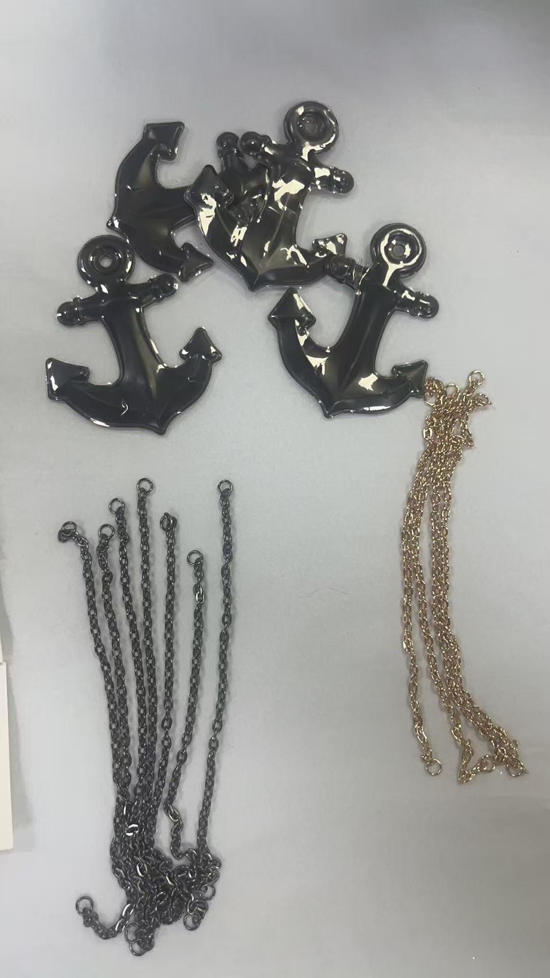 我司找能做小铁链的加工厂，目前现在做两万件，后续月五万件左右，如图，包