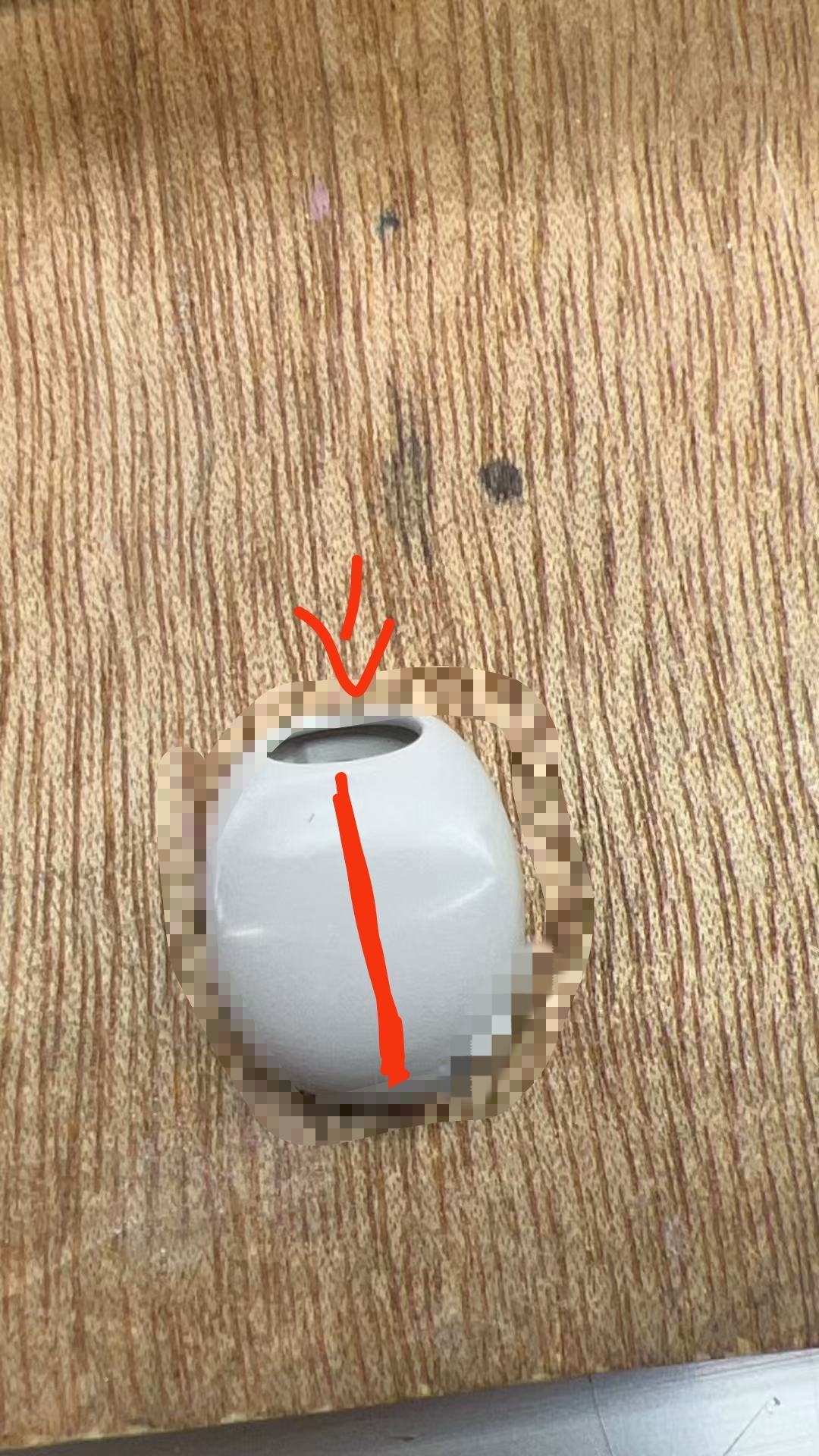 我司找上门打磨塑胶件的师傅，大概10人左右的师傅，是塑胶耳机产品件