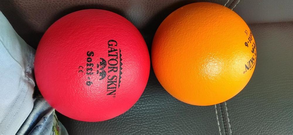 寻能做海绵球喷油的加工厂，需量目前有十万件的